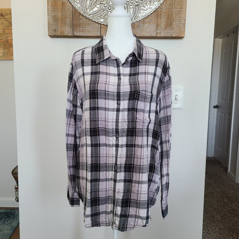 American Eagle Oversized Fit Black and White Plaid Flannel Button Down
